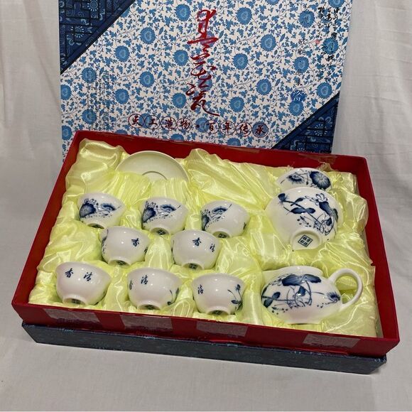 Chinese porcelain cobalt blue floral camellia gaiwan tea set of 12 - Picture 4 of 16
